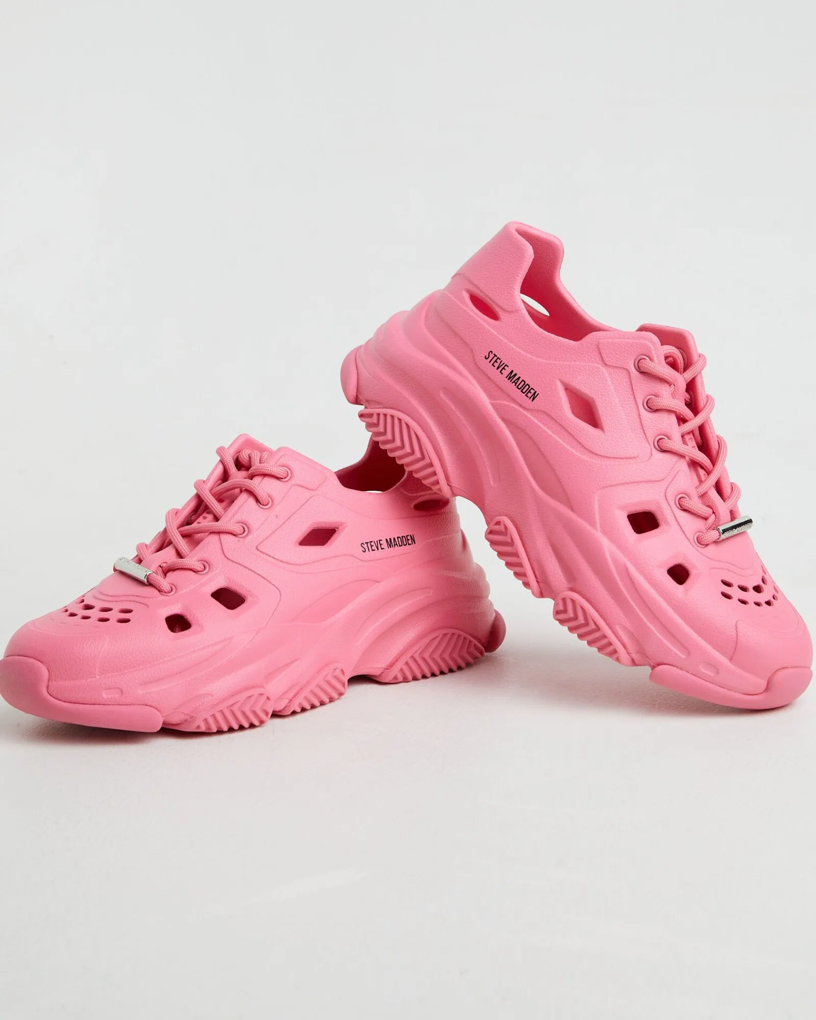 possessive_sneakers_in_ho_4.webp New STEVE MADDEN Possessive Sneakers In Hot Pink