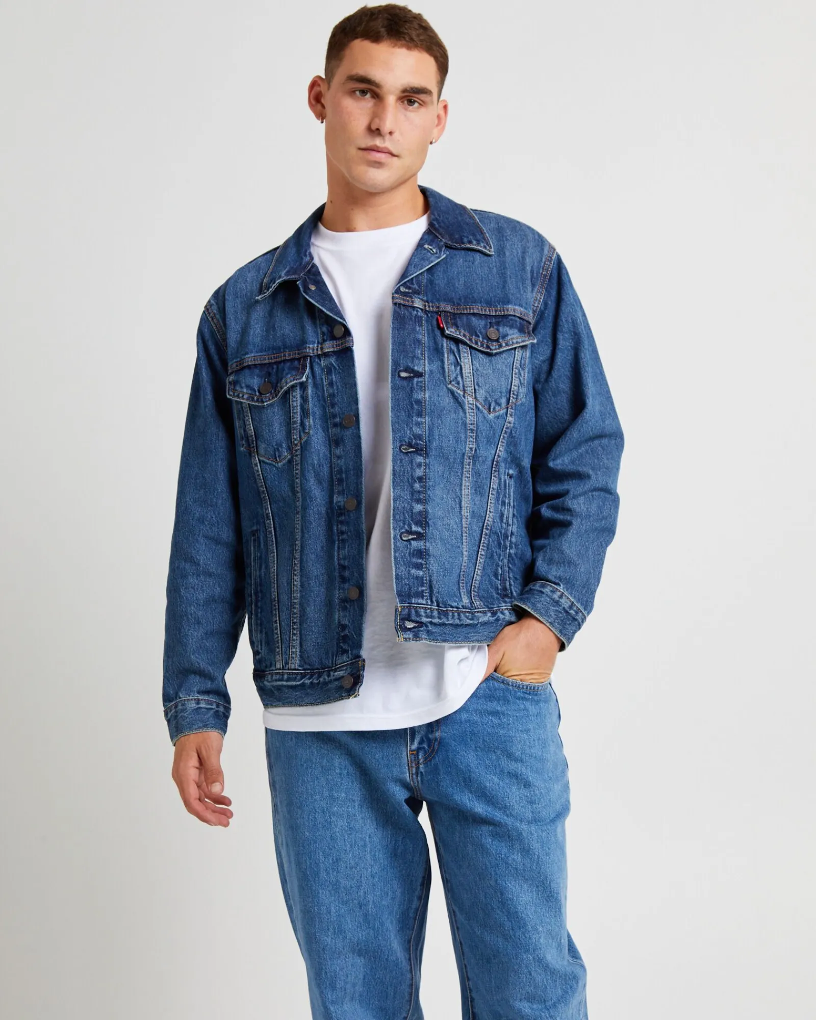 relaxed_fit_trucker_denim_0.webp New LEVIS Relaxed Fit Trucker Denim Jacket Waterfalls