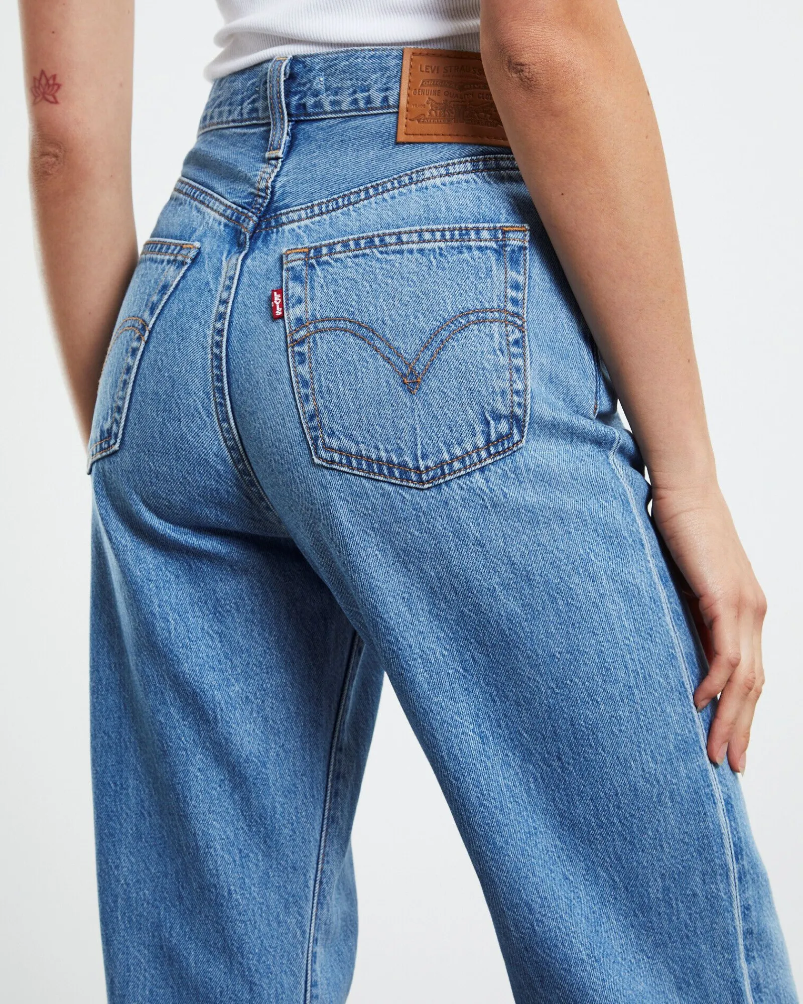 ribcage_straight_ankle_je_5.webp Flash Sale LEVIS Ribcage Straight Ankle Jeans In The Middle Light Indigo