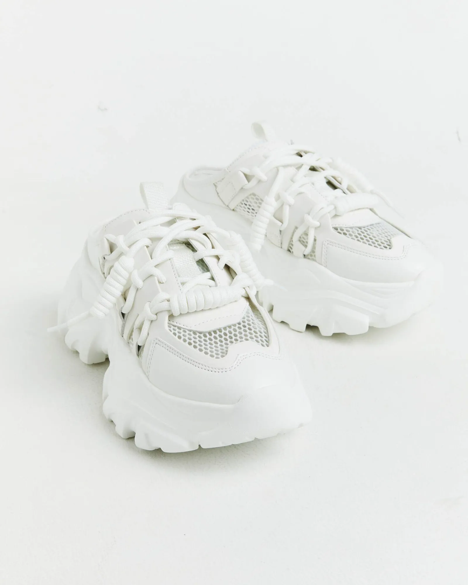 robust_slip_on_sneakers_i_0.webp Hot STEVE MADDEN Robust Slip On Sneakers In White