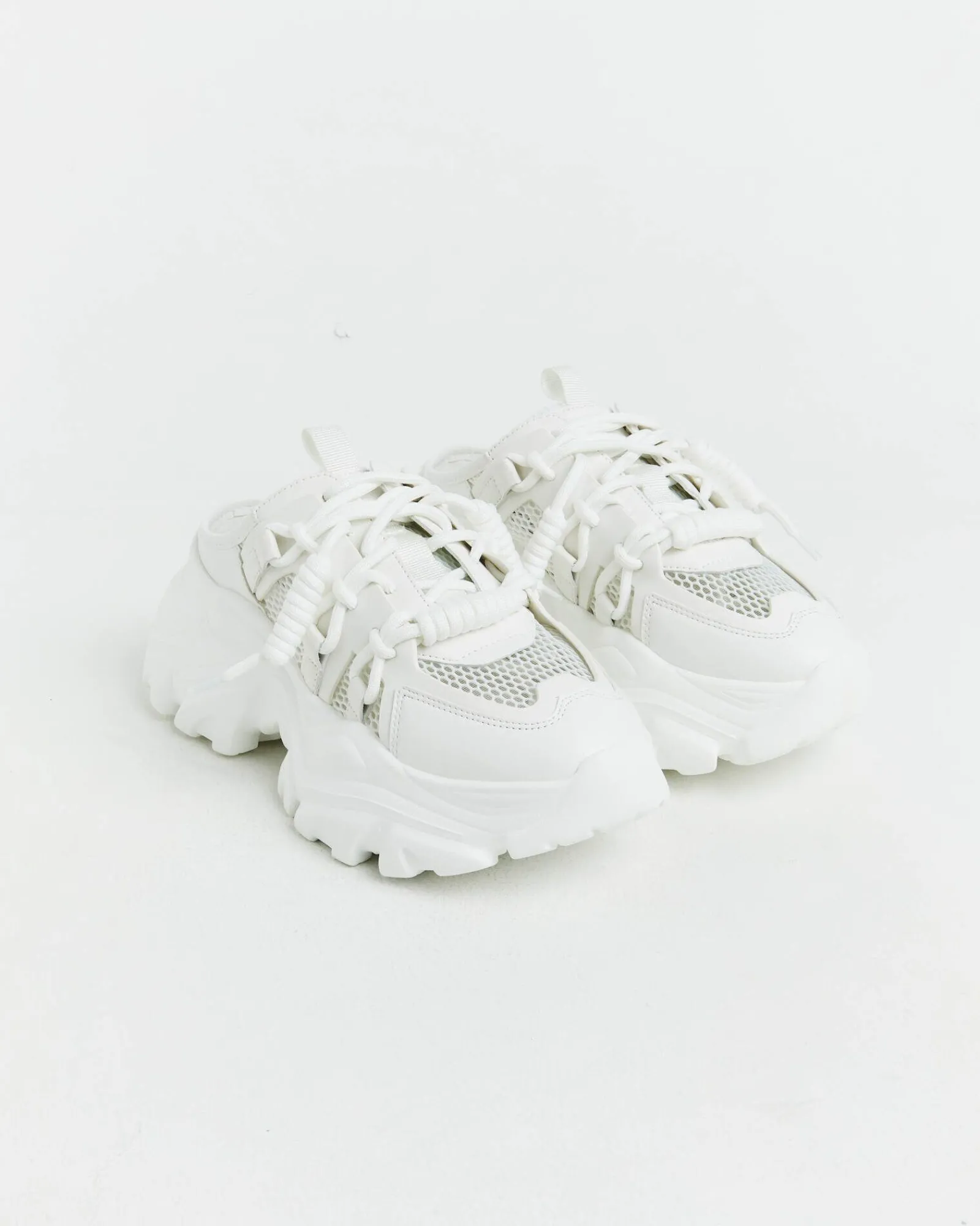 robust_slip_on_sneakers_i_1.webp Hot STEVE MADDEN Robust Slip On Sneakers In White
