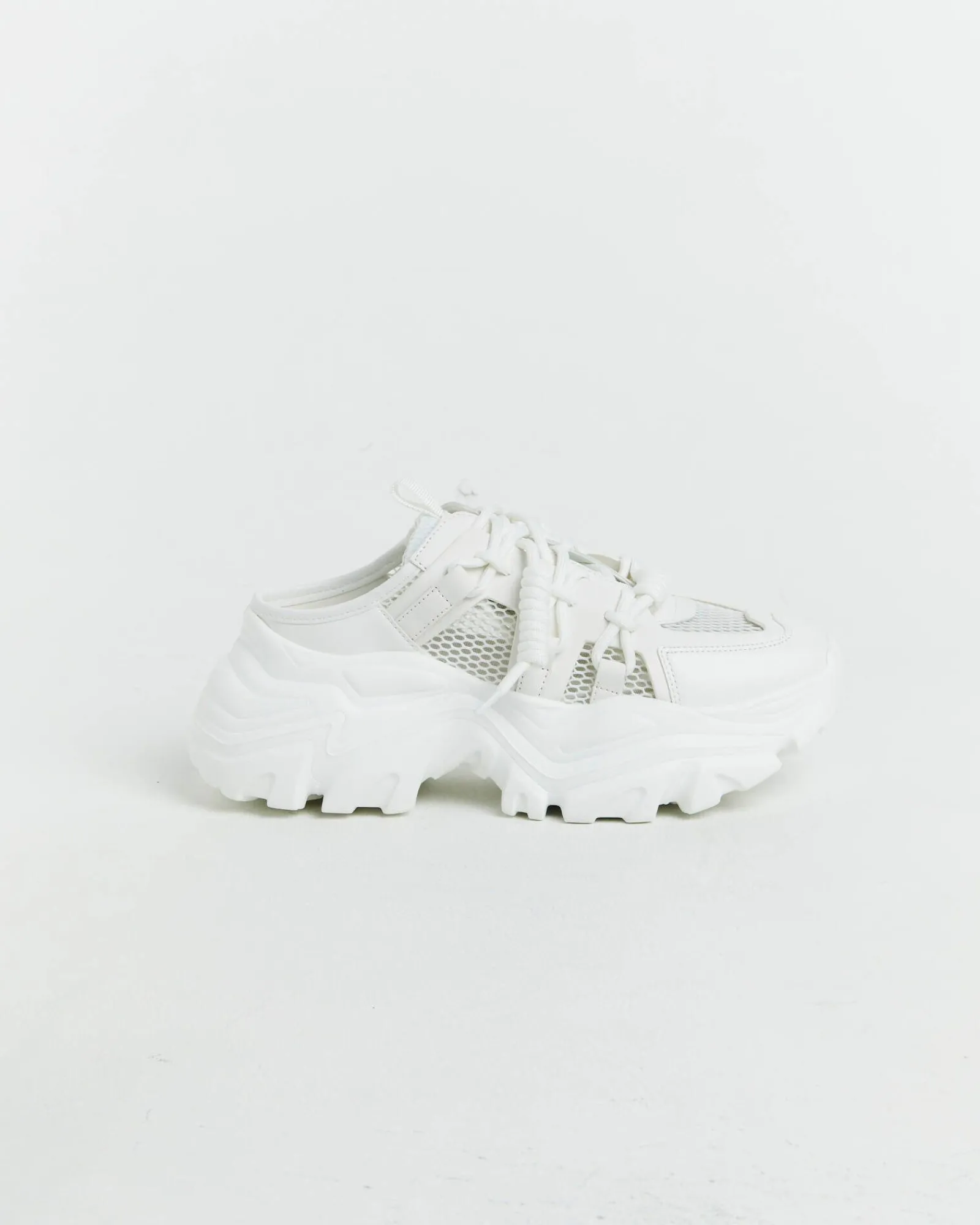 robust_slip_on_sneakers_i_2.webp Hot STEVE MADDEN Robust Slip On Sneakers In White