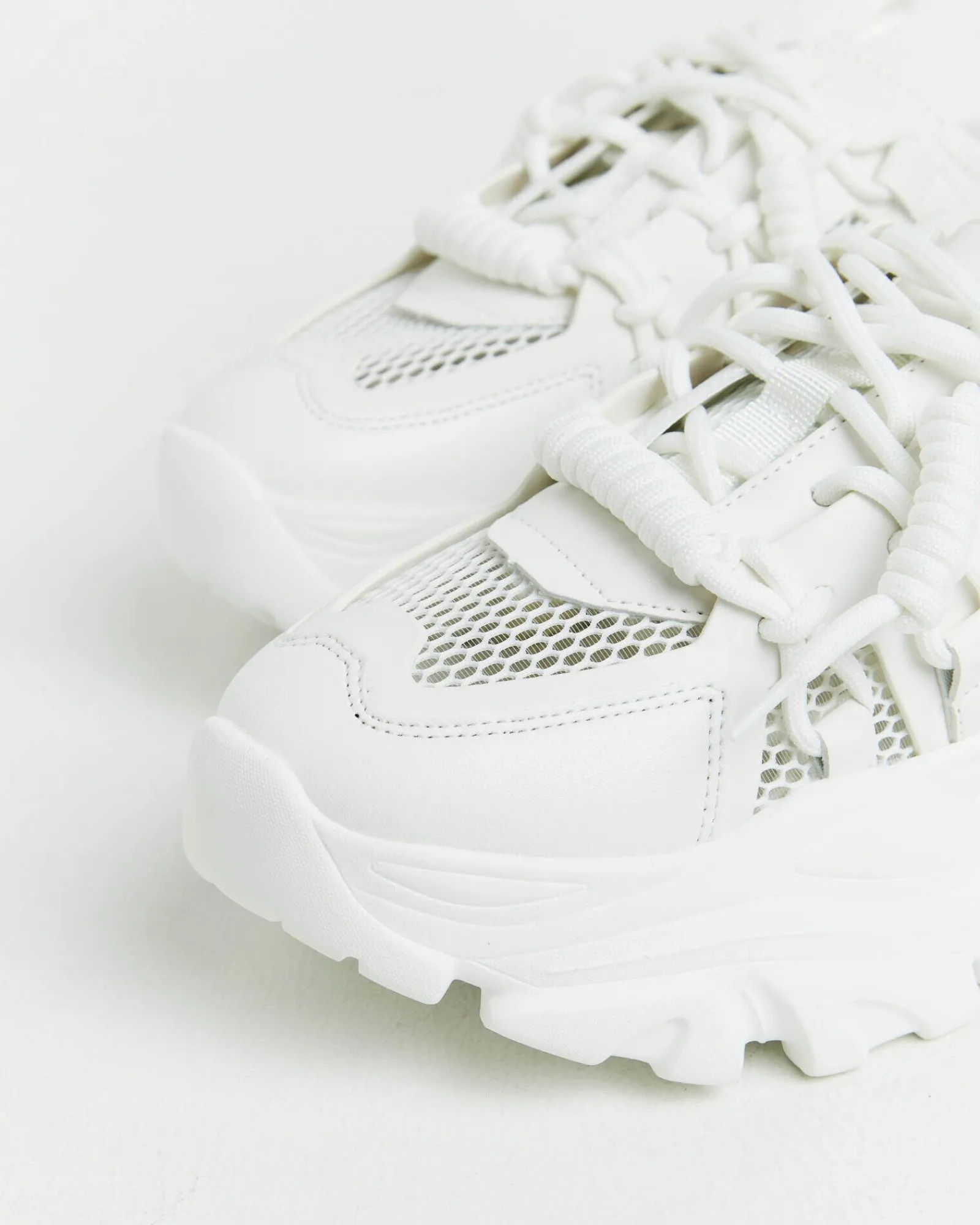 robust_slip_on_sneakers_i_4.webp Hot STEVE MADDEN Robust Slip On Sneakers In White