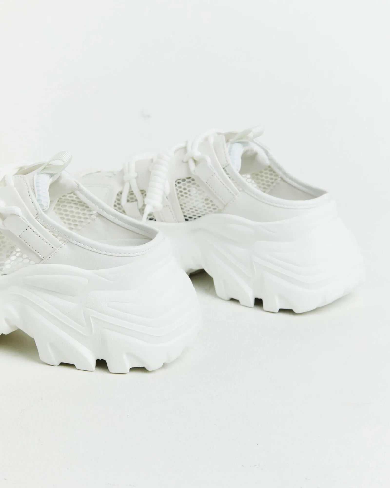 robust_slip_on_sneakers_i_5.webp Hot STEVE MADDEN Robust Slip On Sneakers In White