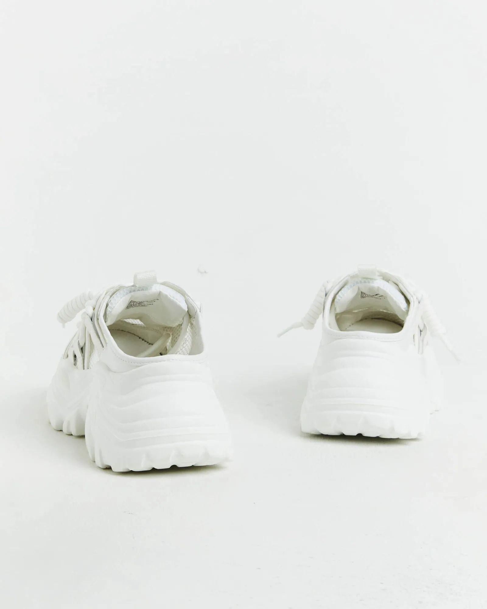 robust_slip_on_sneakers_i_7.webp Hot STEVE MADDEN Robust Slip On Sneakers In White
