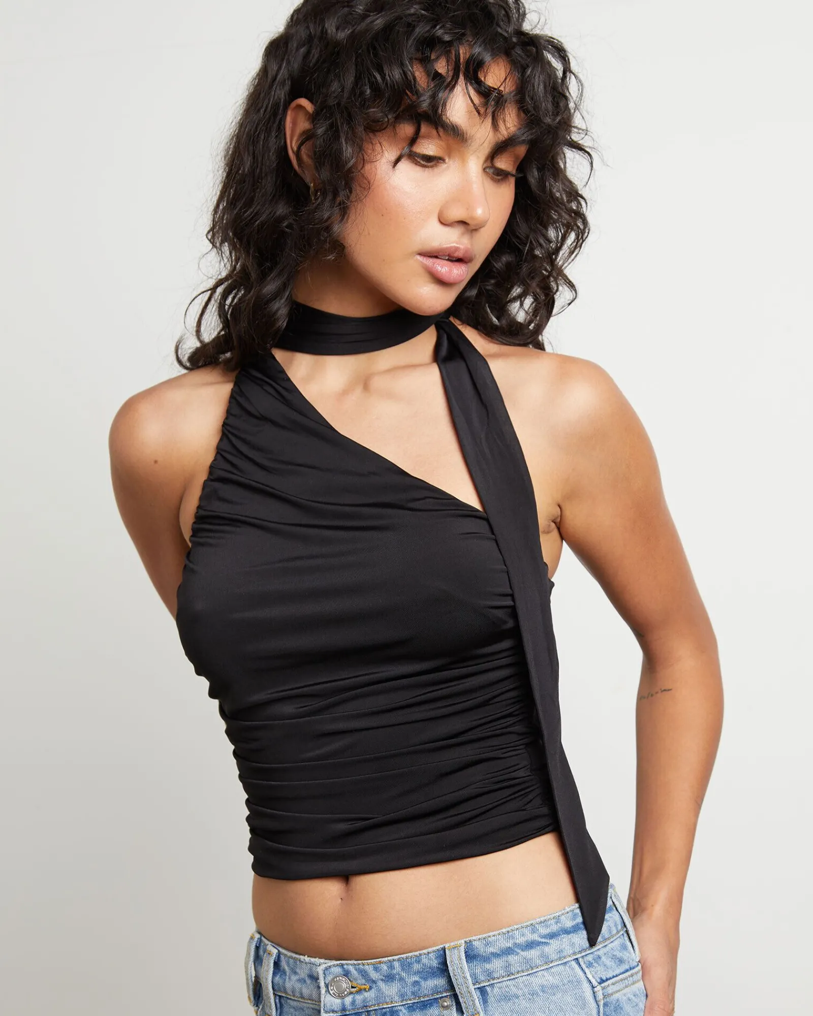 rowan_slinky_chocker_top__4.webp Cheap ALICE IN THE EVE Rowan Slinky Chocker Top In Black