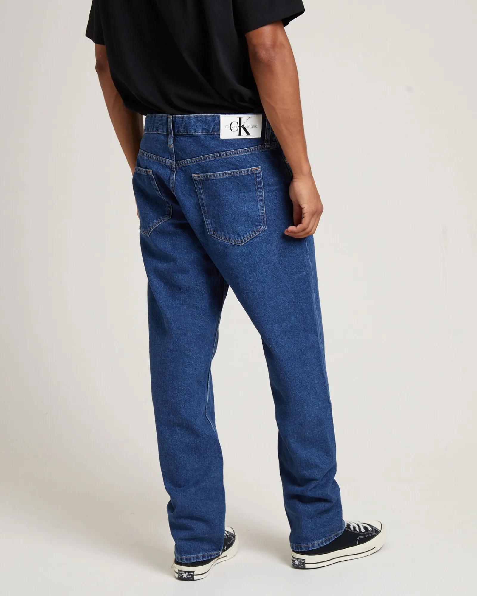 s_straight_jeans_in_mediu_2.webp Cheap CALVIN KLEIN 90'S Straight Jeans In Medium Denim