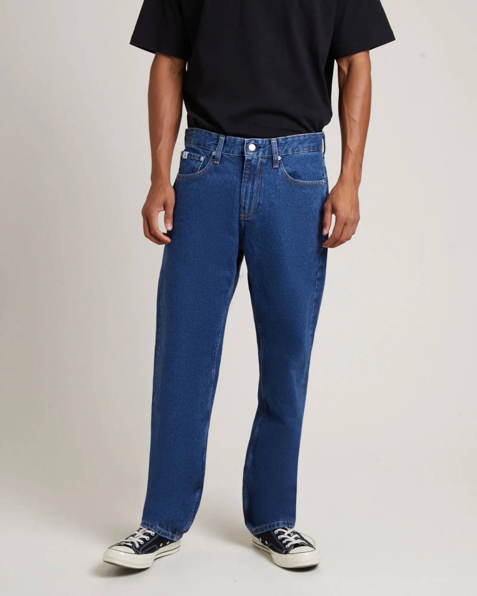 s_straight_jeans_in_mediu_3.webp Cheap CALVIN KLEIN 90'S Straight Jeans In Medium Denim