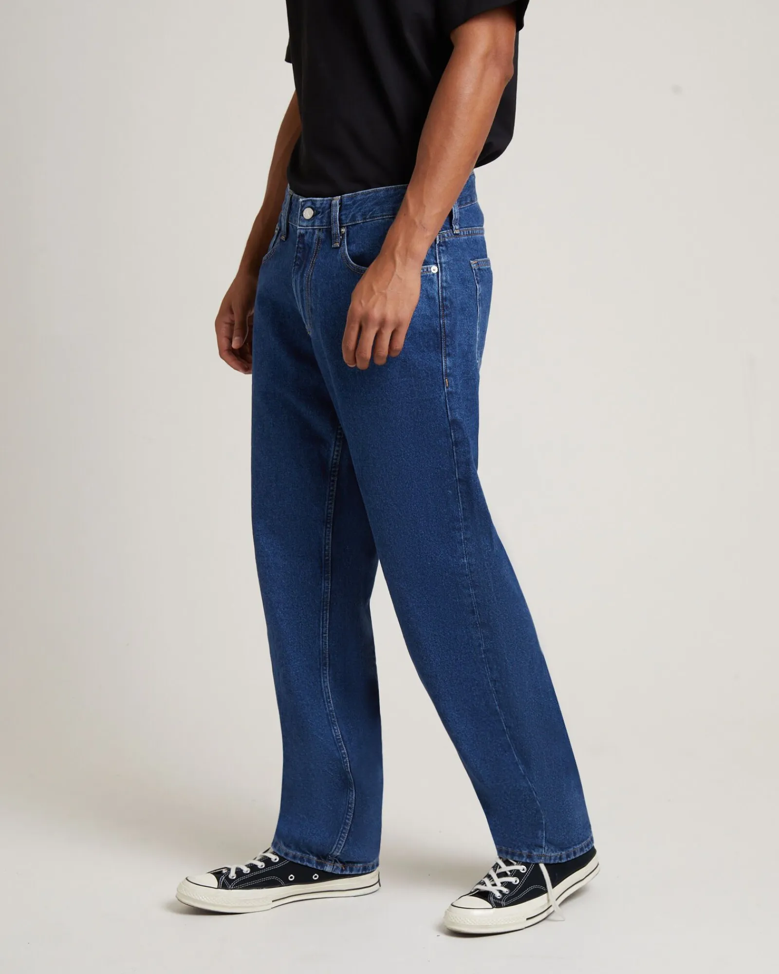 s_straight_jeans_in_mediu_4.webp Cheap CALVIN KLEIN 90'S Straight Jeans In Medium Denim
