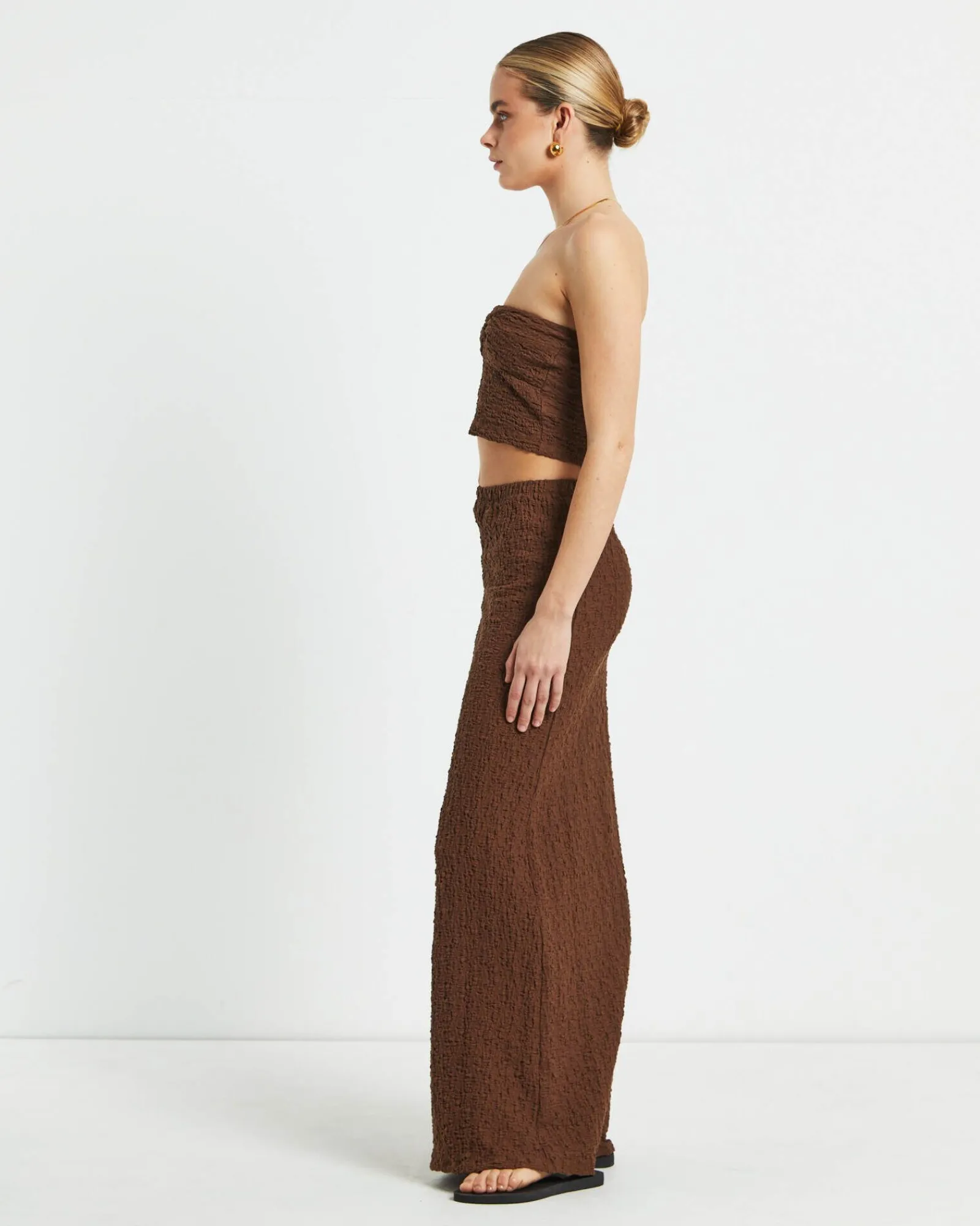 skyla_texture_twist_bande_3.webp Flash Sale SUBTITLED Skyla Texture Twist Bandeau Top In Hazelnut Brown
