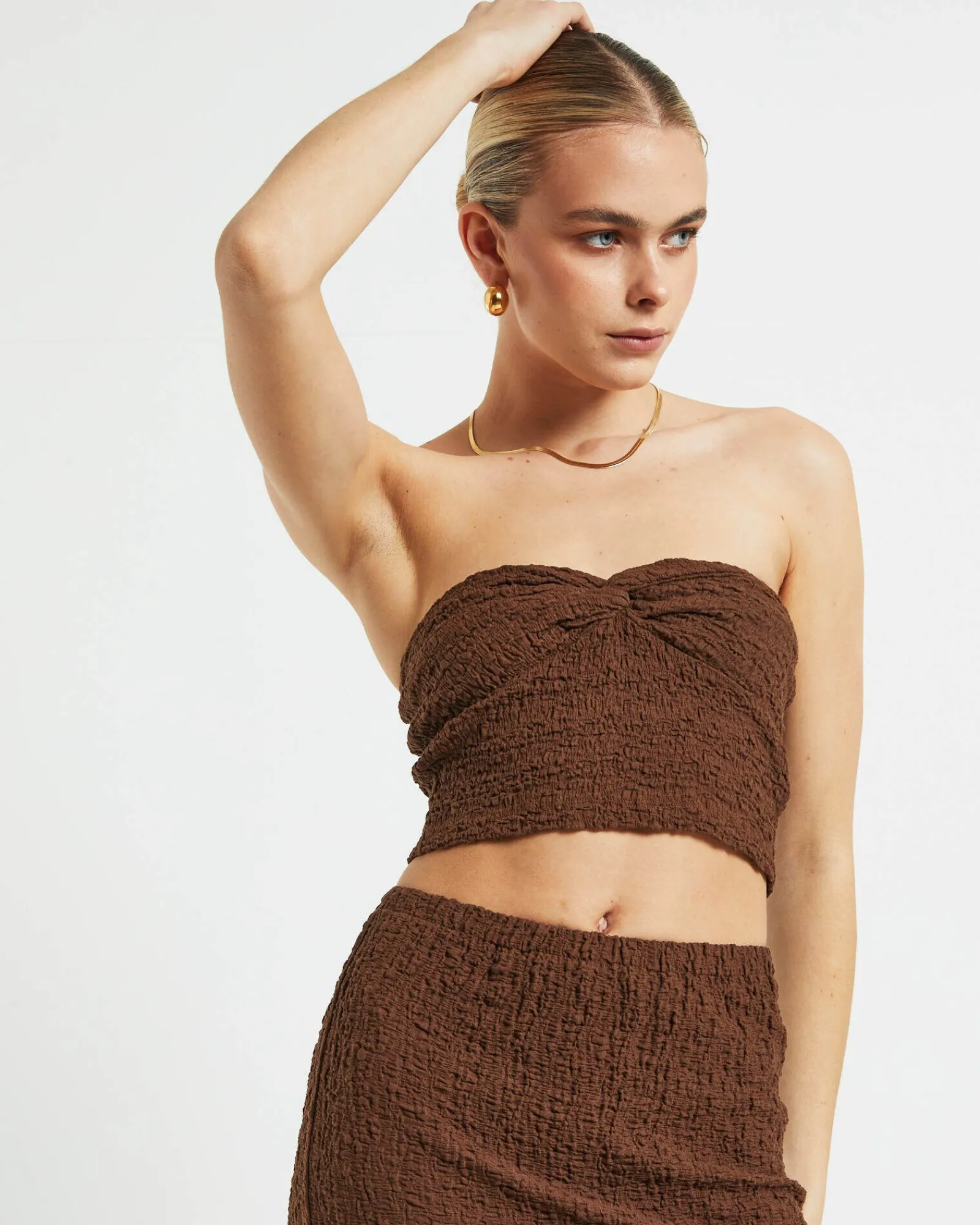 skyla_texture_twist_bande_5.webp Flash Sale SUBTITLED Skyla Texture Twist Bandeau Top In Hazelnut Brown