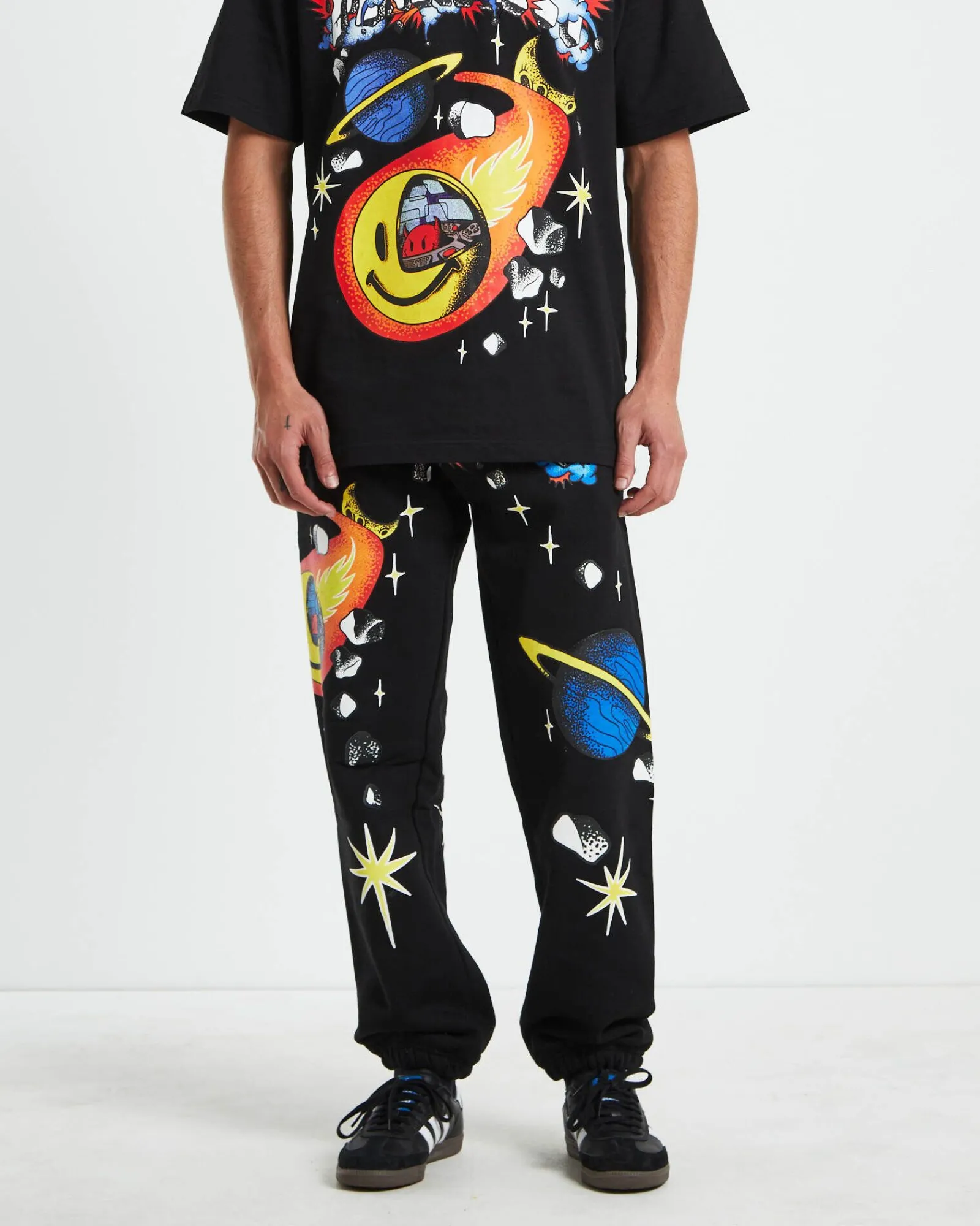 smiley_conflicted_sweatpa_0.webp Cheap MARKET Smiley Conflicted Sweatpants In Black