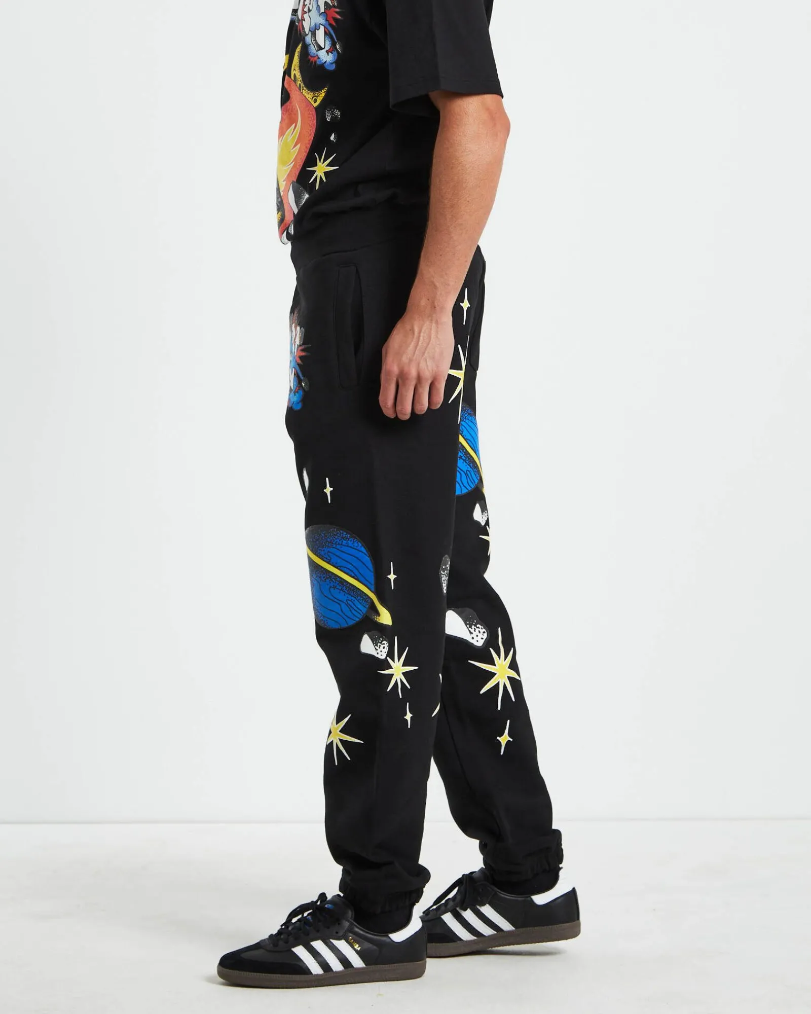 smiley_conflicted_sweatpa_2.webp Cheap MARKET Smiley Conflicted Sweatpants In Black