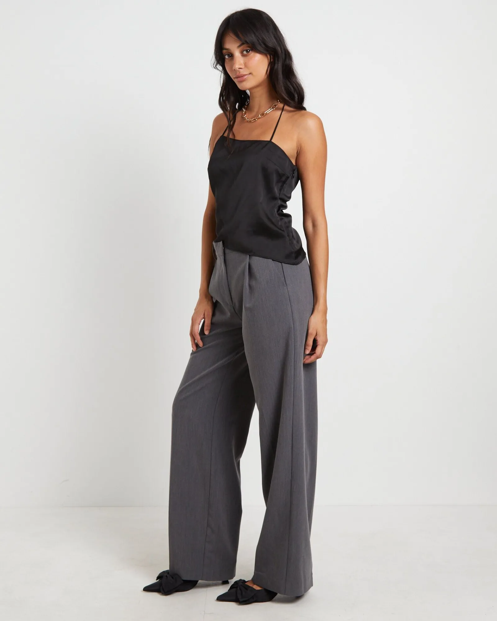 suki_silky_asymmetric_top_3.webp Flash Sale ALICE IN THE EVE Suki Silky Asymmetric Top In Black