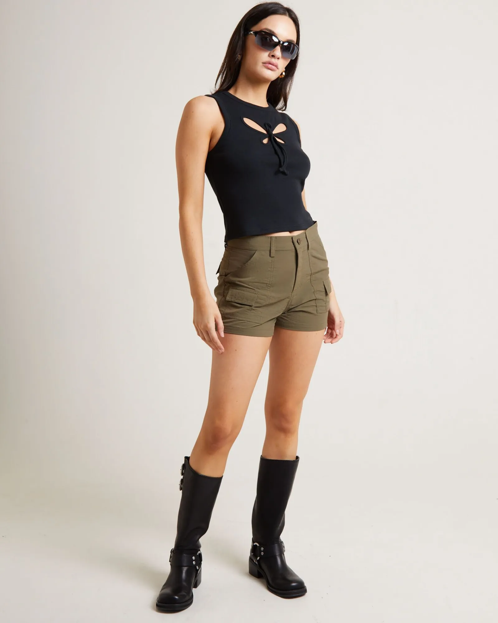 tech_cargo_shorts_in_khak_2.webp Fashion INSIGHT Tech Cargo Shorts In Khaki