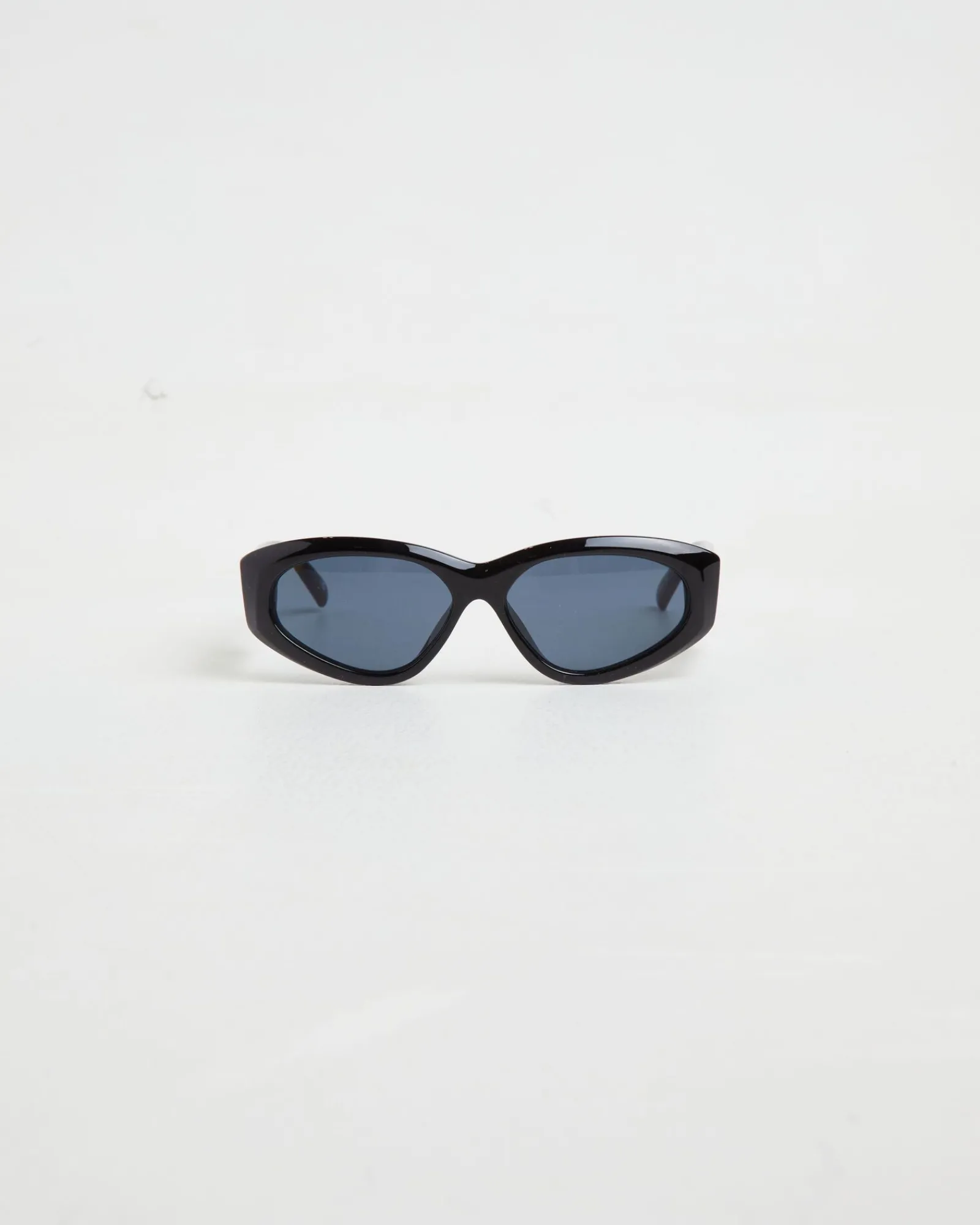 under_wraps_sunglasses_in_0-2.webp Discount LE SPECS Under Wraps Sunglasses In Black/Smoke Mono