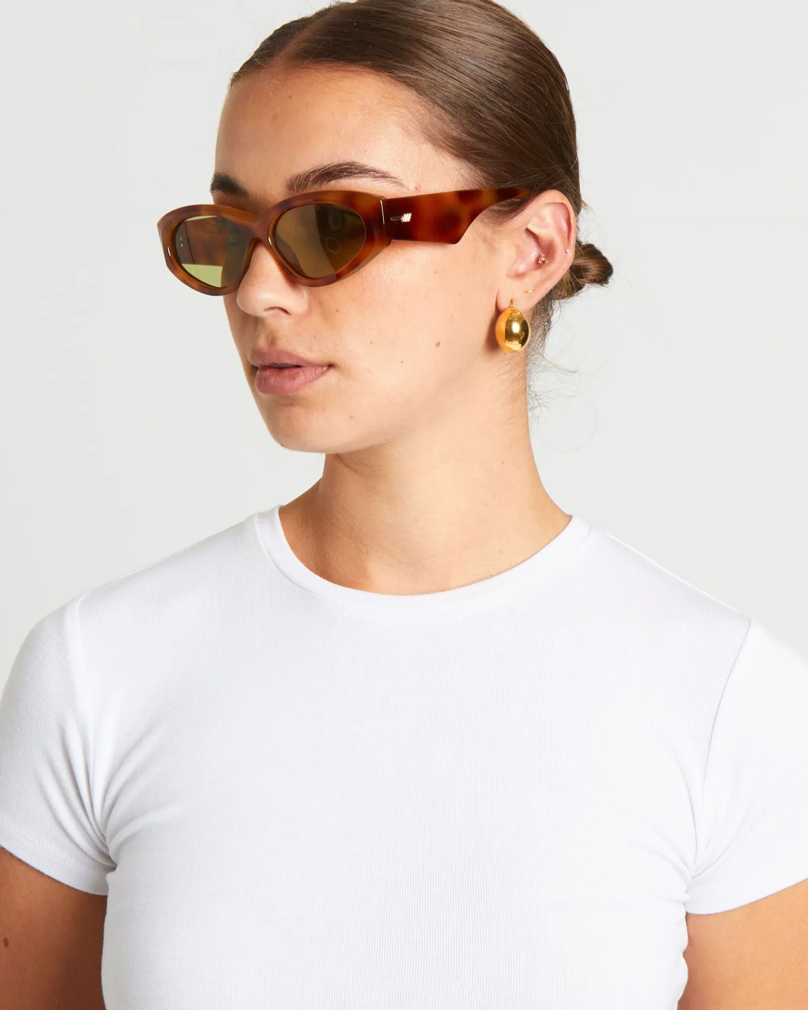 under_wraps_sunglasses_in_1-1.webp Store LE SPECS Under Wraps Sunglasses In Vintage Tort/Olive Mono
