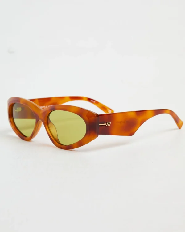 Store LE SPECS Under Wraps Sunglasses In Vintage Tort/Olive Mono