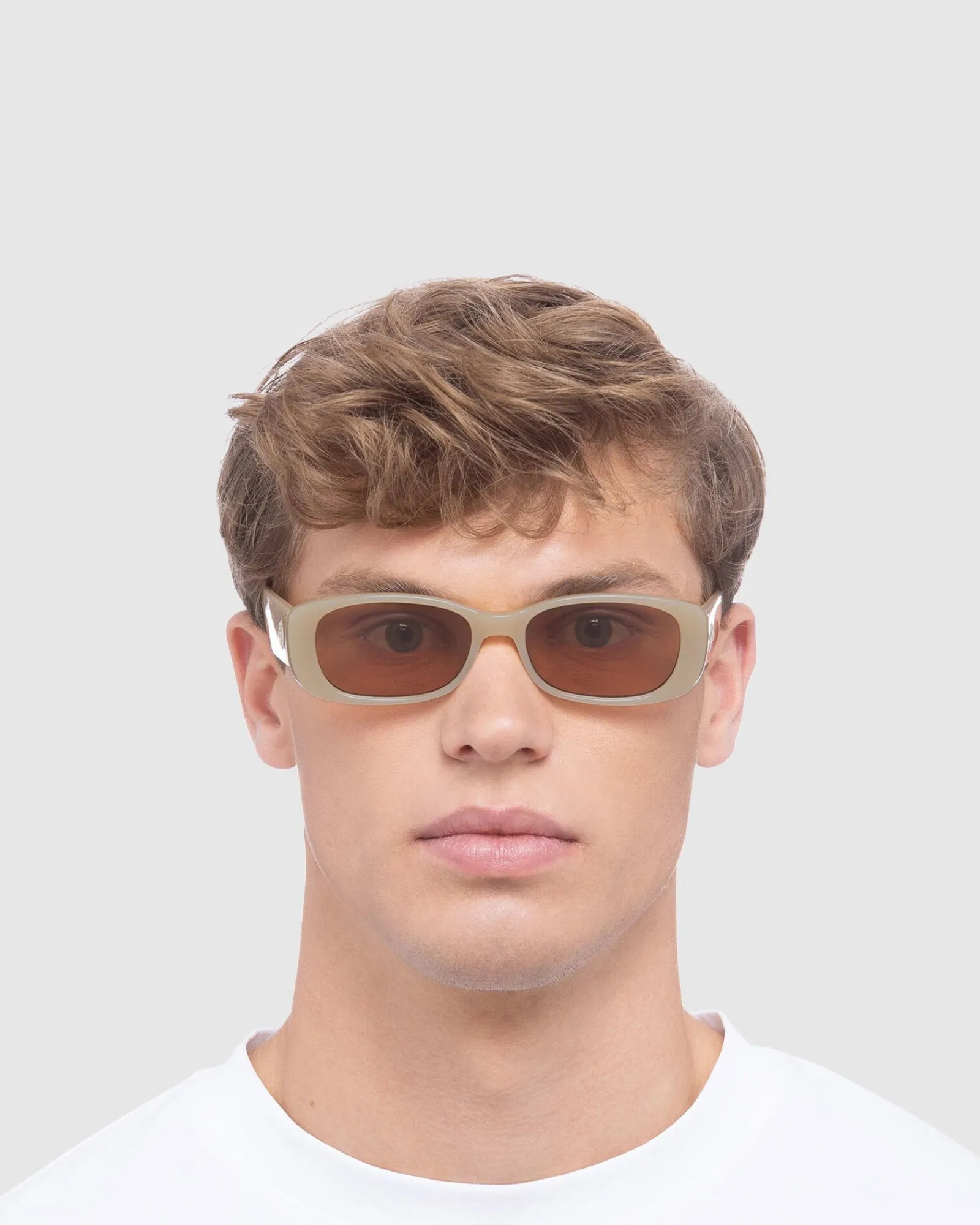 unreal_sunglasses_latteli_6.webp Outlet LE SPECS Unreal Sunglasses Latte/Light Brown