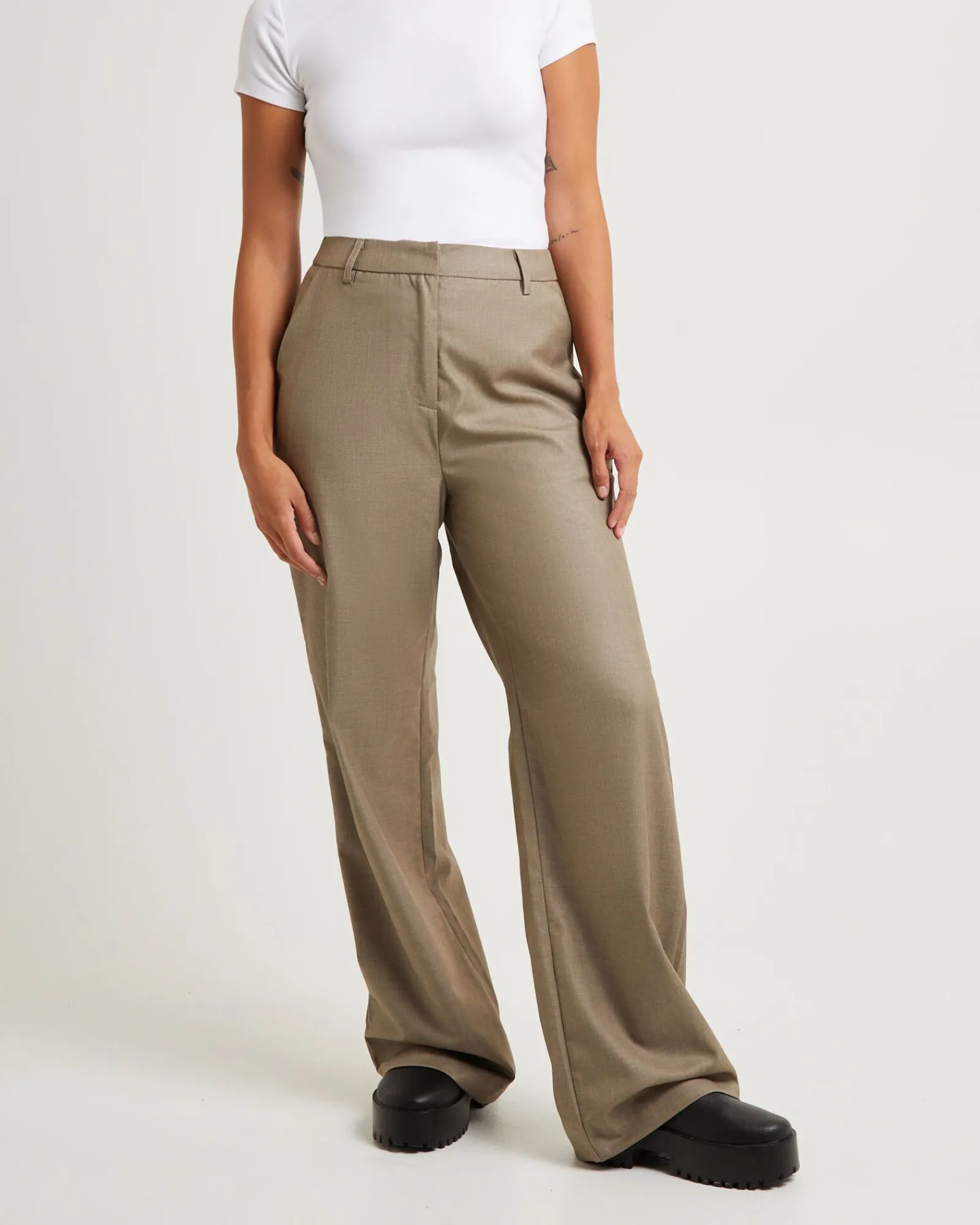 valerie_straight_leg_suit_0.webp Flash Sale ALICE IN THE EVE Valerie Straight Leg Suit Pants