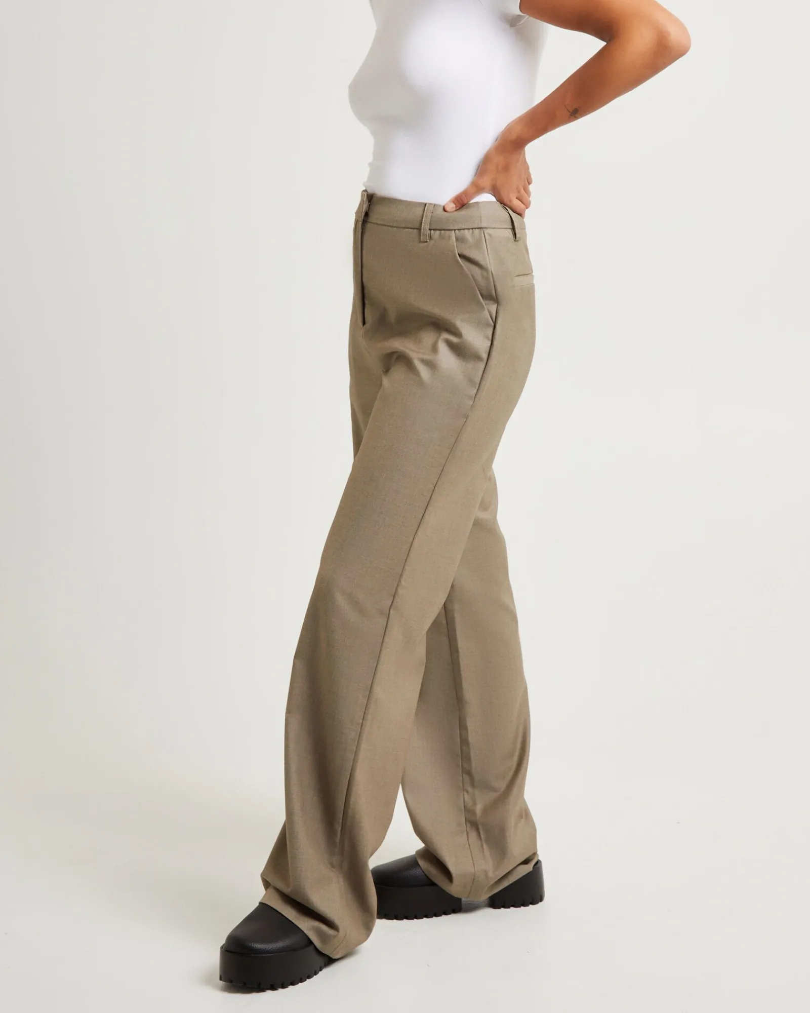 valerie_straight_leg_suit_1.webp Flash Sale ALICE IN THE EVE Valerie Straight Leg Suit Pants