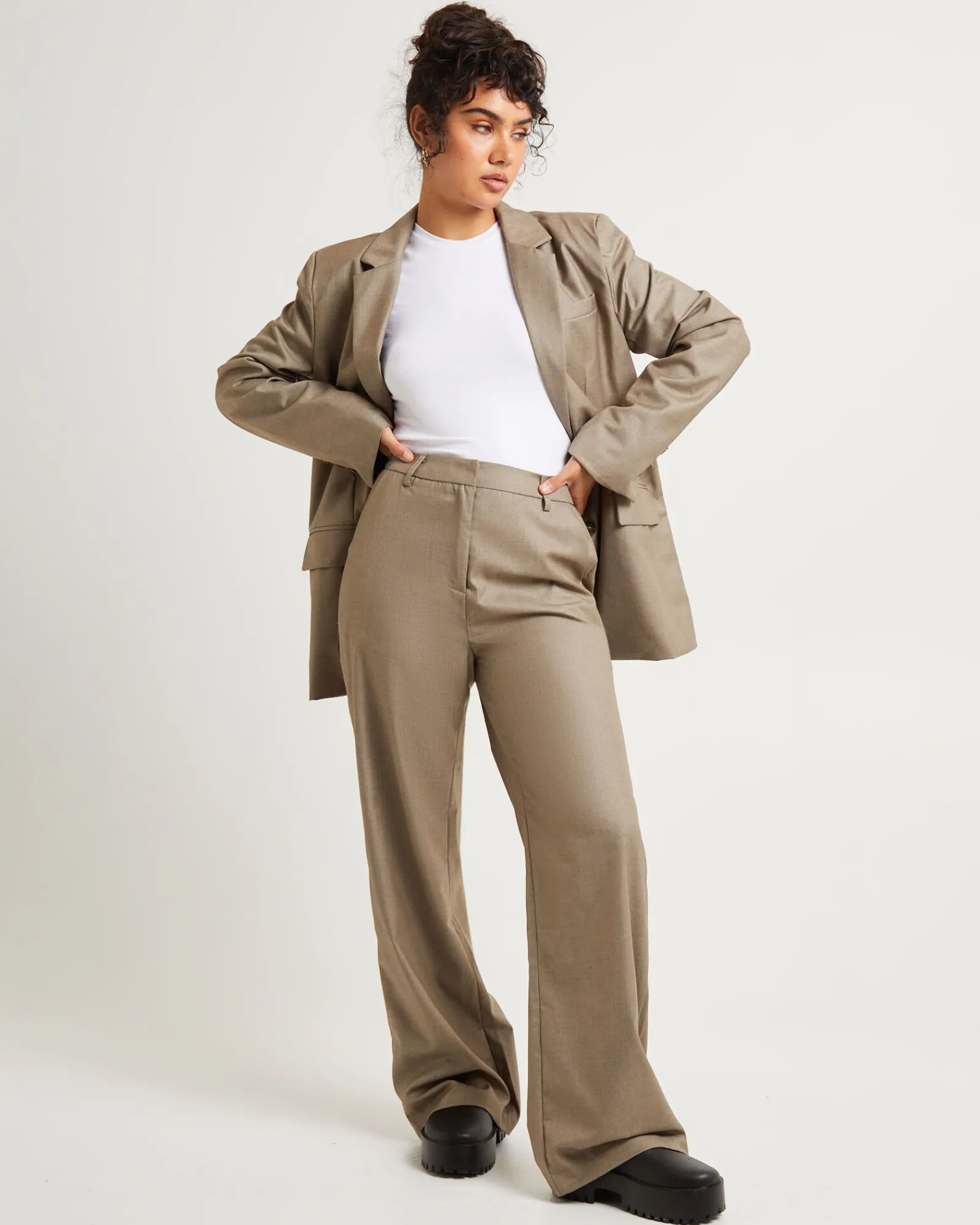 valerie_straight_leg_suit_3.webp Flash Sale ALICE IN THE EVE Valerie Straight Leg Suit Pants