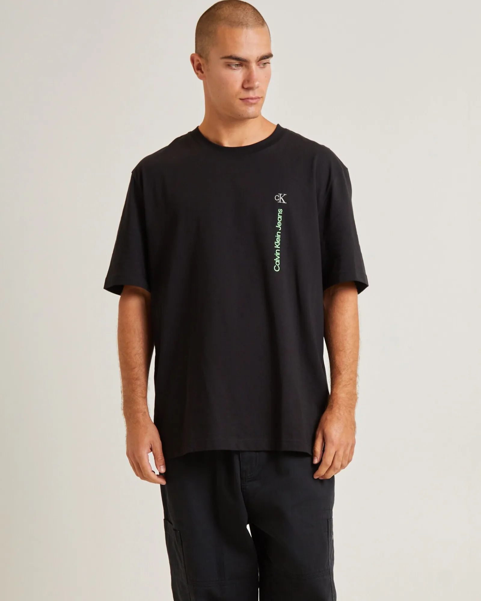 vertical_institutional_sh_0-1.webp Discount CALVIN KLEIN Vertical Institutional Short Sleeve T-Shirt