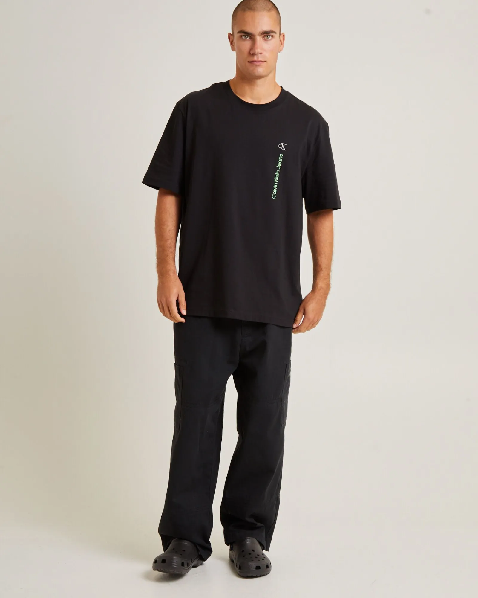 vertical_institutional_sh_2-1.webp Discount CALVIN KLEIN Vertical Institutional Short Sleeve T-Shirt