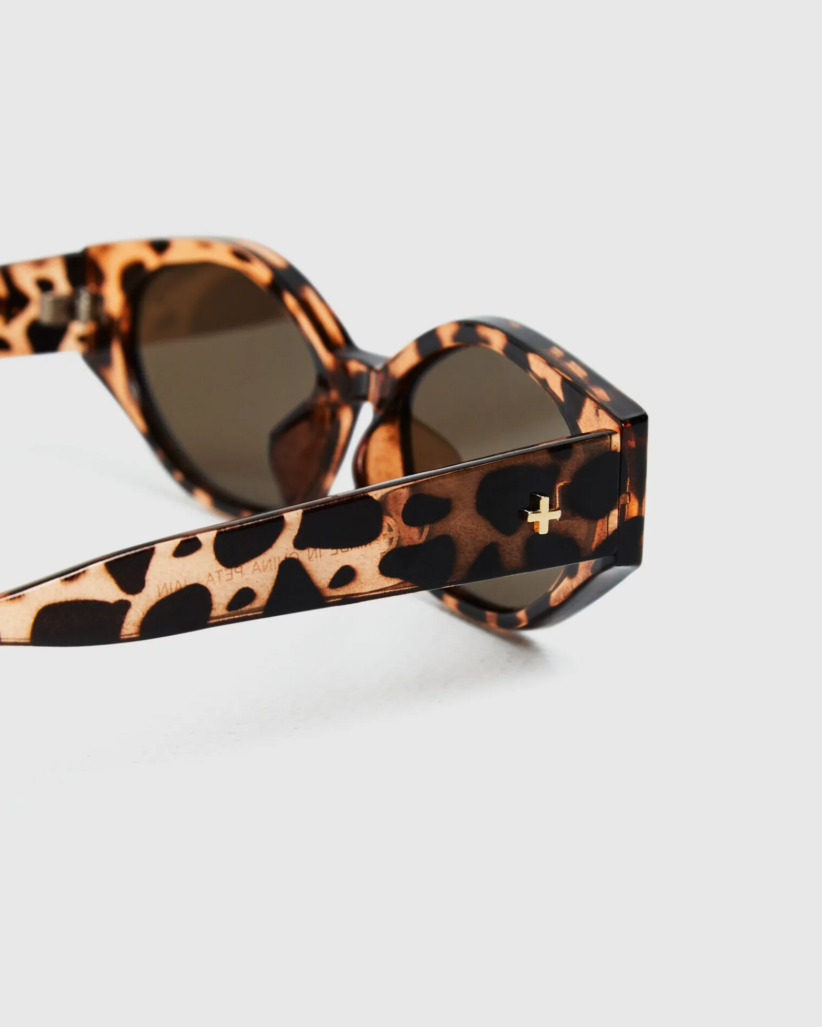 wren_sunglasses_tortbrown_5.webp Fashion PETA AND JAIN Wren Sunglasses Tort/Brown Mono Lens
