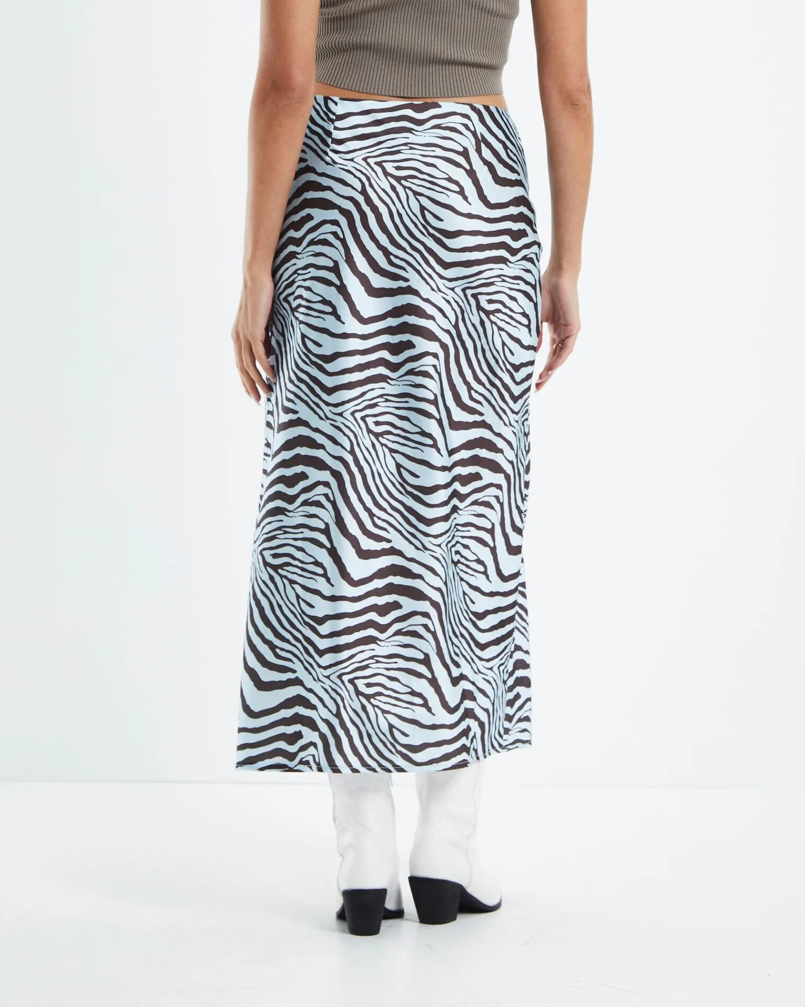 zuri_zebra_v_waist_silky__1.webp Online ALICE IN THE EVE Zuri Zebra V Waist Silky Maxi Skirt Blue